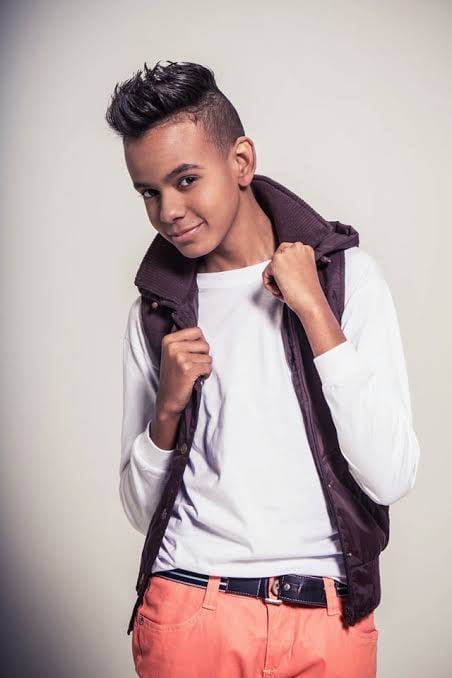 एला व्हियाना मुंग्या अरा दोन