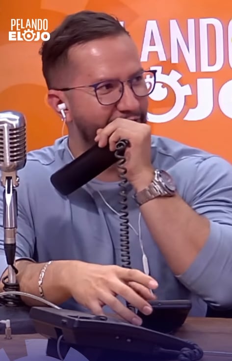 Pelando el ojo parodia del presidente Rodrigo Chaves