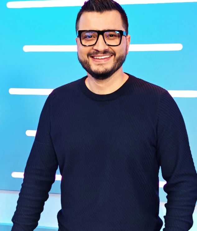 Daniel Céspedes, periodista de Teletica y presentador de 7 Estrellas.