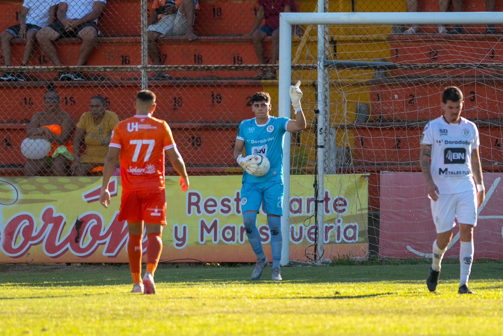 Stuart Arce debutó este fin de semana con Sporting FC ante Puntarenas.