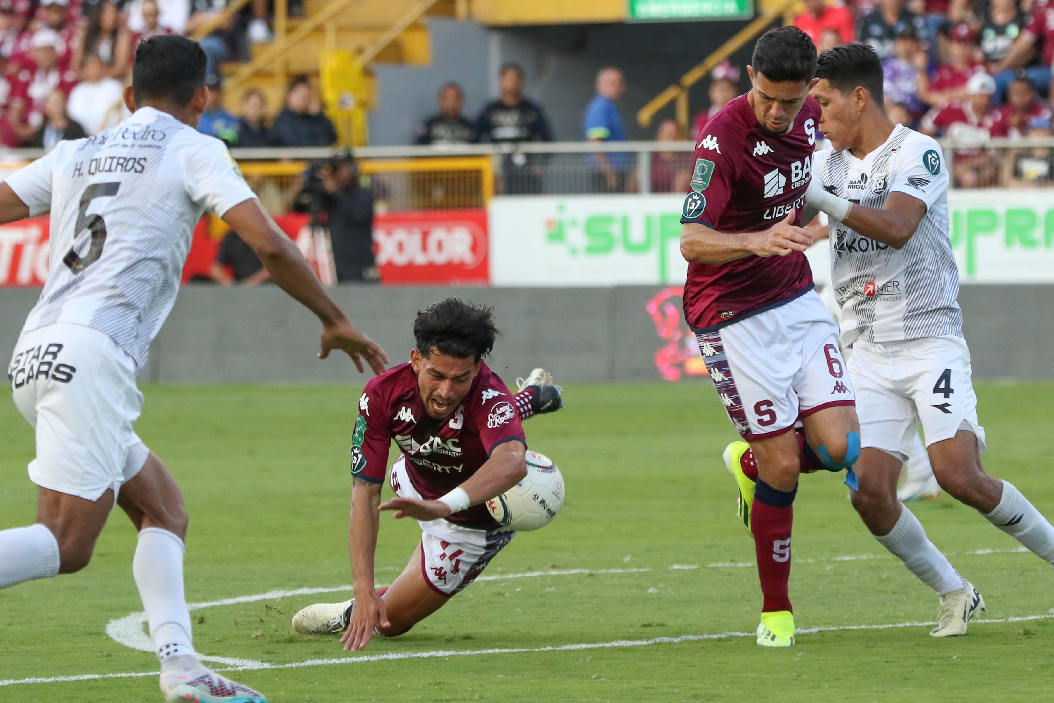 31/03/2024. Estadio Ricardo Saprissa Aymá, Tibás. Hora: 04:00 p.m. Partido de la Jornada 15 del Torneo de Clausura 2024 disputado entre el Deportivo Saprissa y el Club Sport Herediano en el Estadio Ricardo Saprissa Aymá, Tibás. Fotos: Mayela López