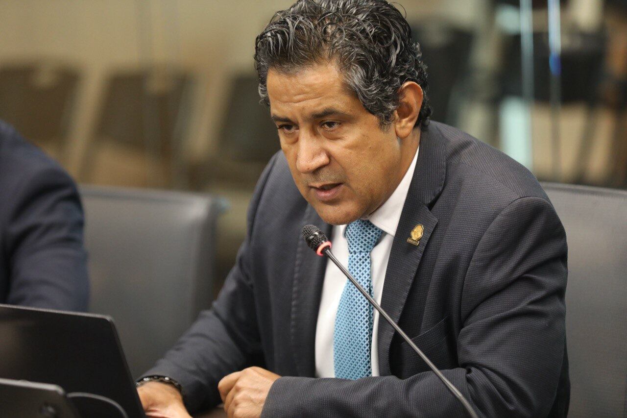 Nogui Acosta, ministro de Hacienda. Presupuesto Nacional 2025.