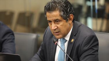 Nogui Acosta llegó a la Asamblea a hablar de un polémico tema y salió con un saco de reclamos