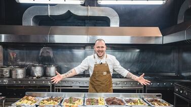 El chef Sebastian Jara nos enseña cómo preparar un buen asado para ver el clásico