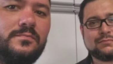 Hermanos separados al nacer descubrieron que llevaban años siendo jefe y empleado