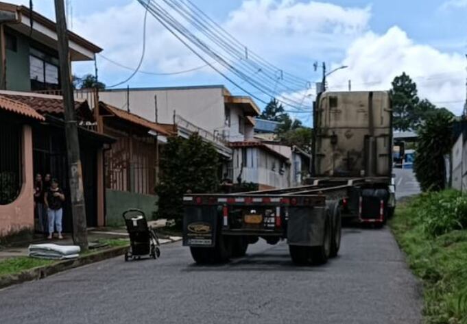 Un joven murió atropellado en La León XIII por un tráiler