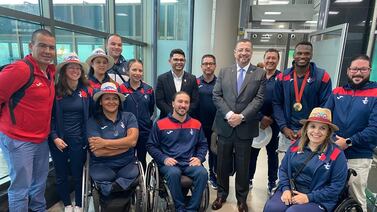 A Rodrigo Chaves le llueven las críticas por algo que le hizo a Sherman Guity