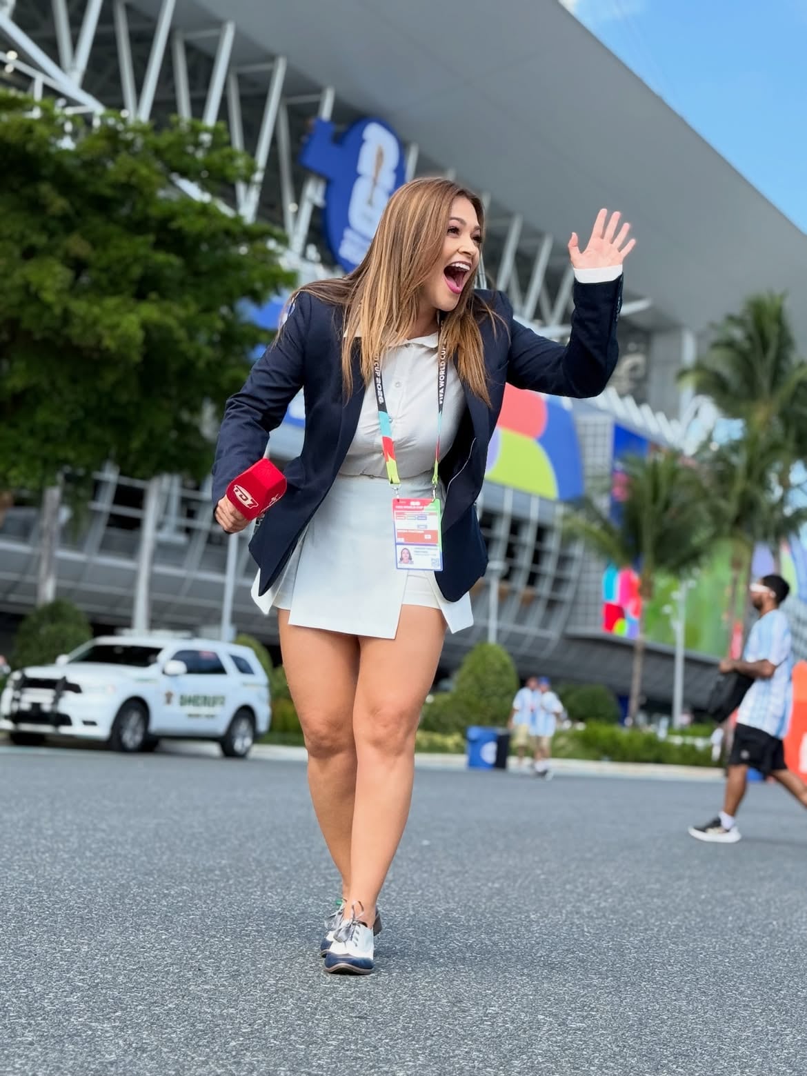 Periodista Gabriela Jiménez durante la cobertura del Mundial 2026. Cortesía