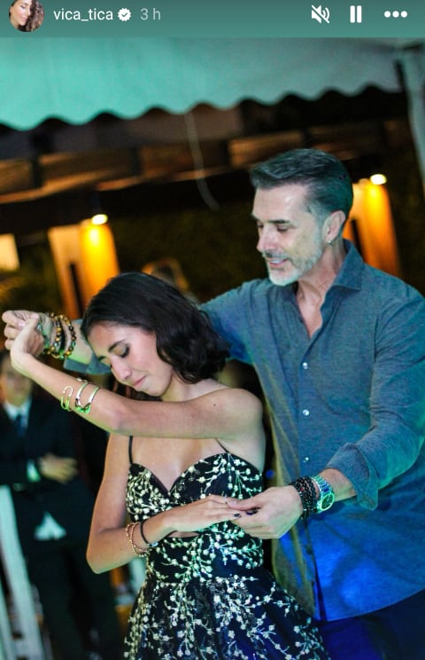 Vica Andrade y sus hijos en la fiesta de los 15 años de Coral, la menor de sus hijos.