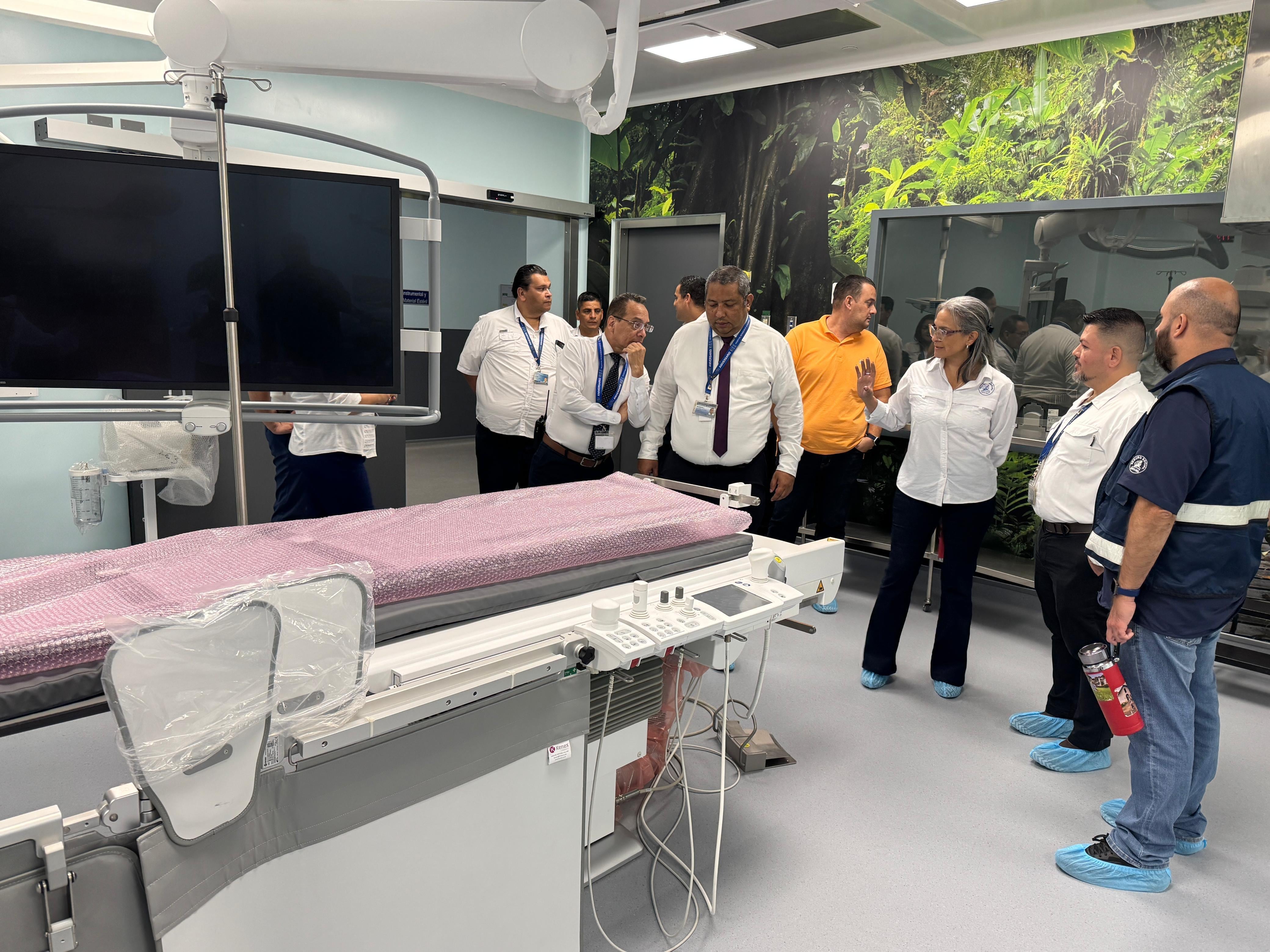 Visita de Laura Ávila, presidenta ejecutiva de CCSS, a nuevo Hospital Monseñor Sanabria, de Puntarenas. Viernes 6 de diciembre 2024