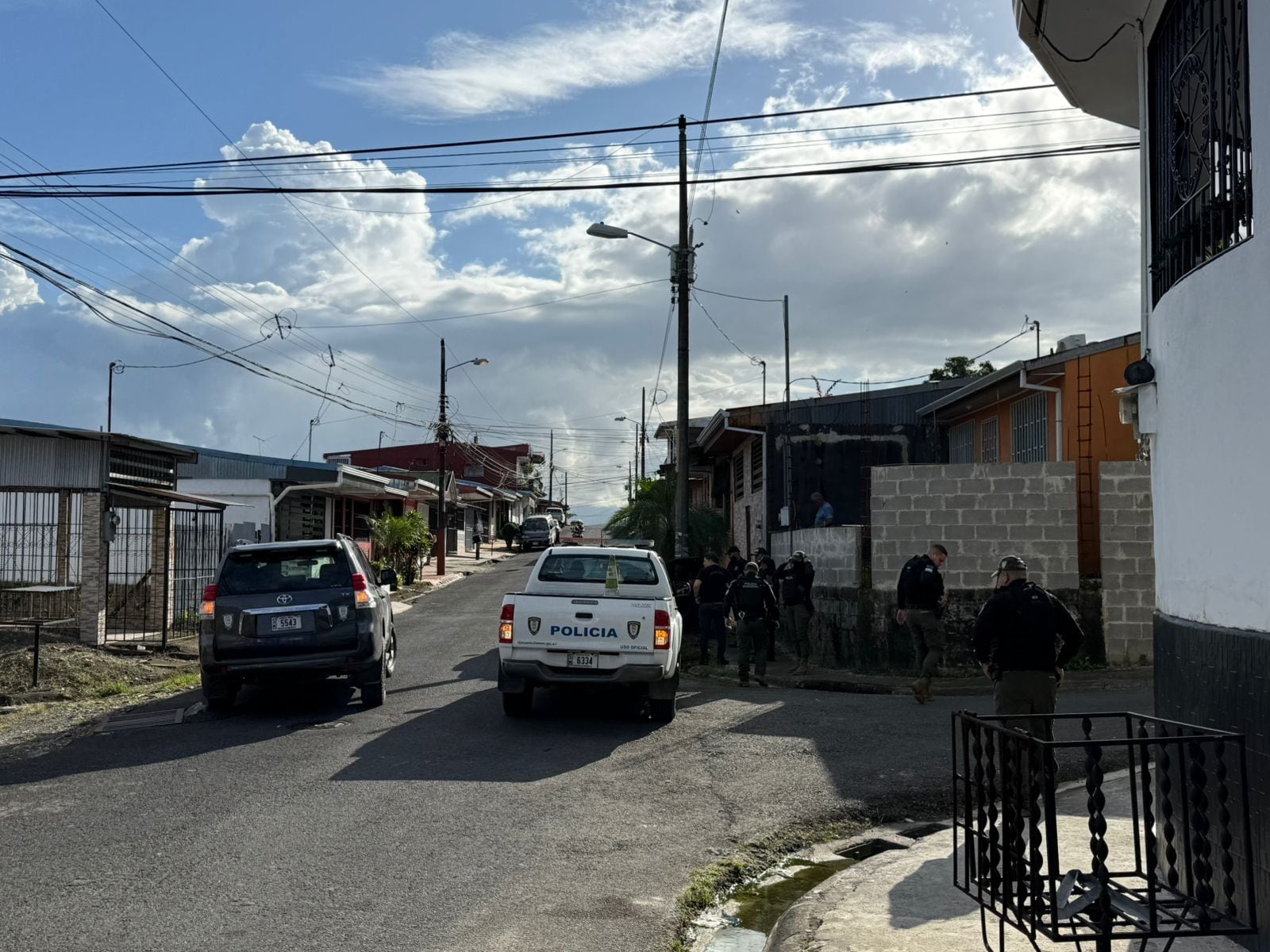 Las autoridades buscan pistas de la madre del bebé encontrado en el camión de basura