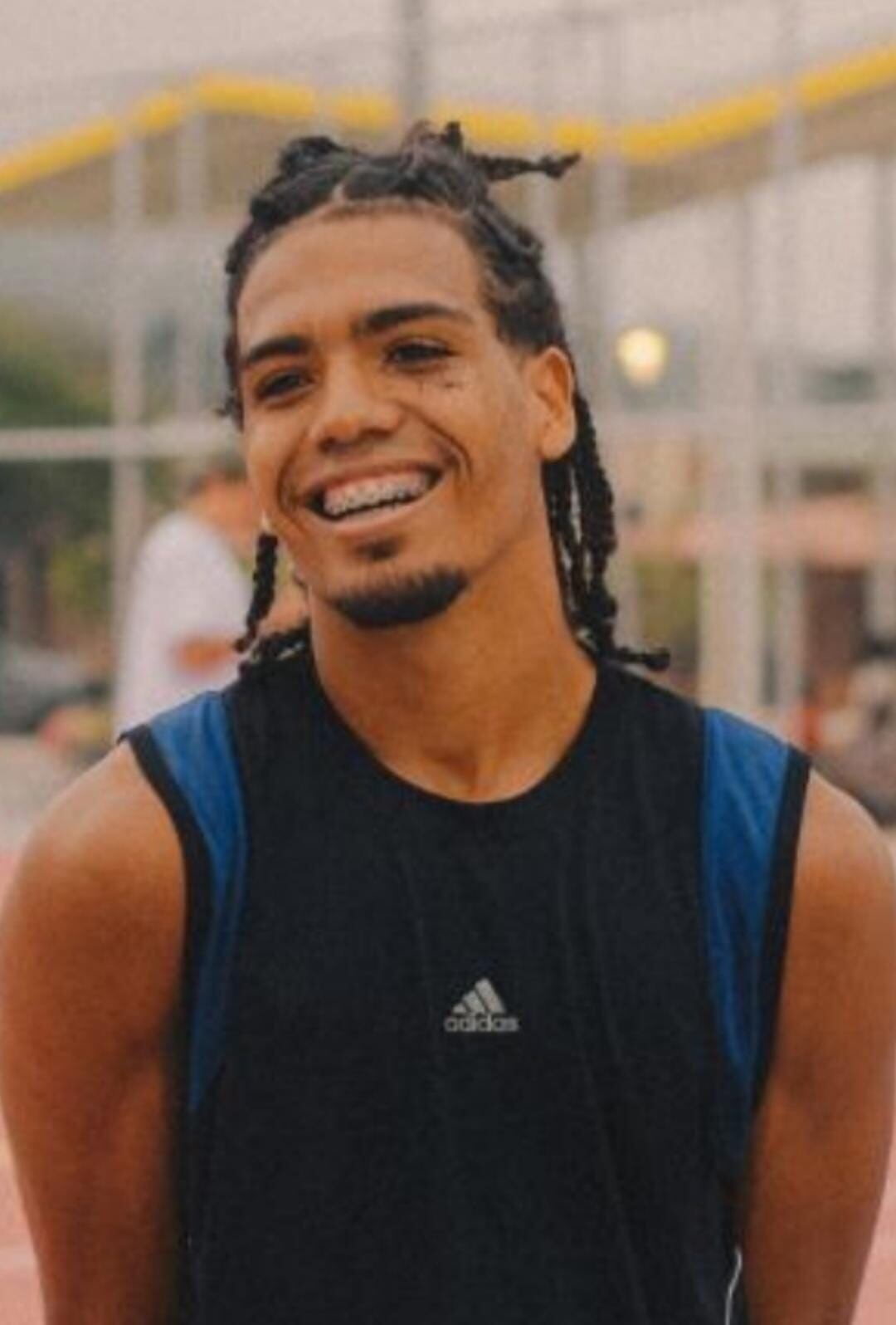 Marshall es una perrita que fue rescatada el 2 de agosto del año pasado y a pesar de ser raza bóxer con 5 años, fue adoptada por un joven de 19 años con autismo que se llama Antwan, según nos contó su mamá, doña María Aguilar Salazar