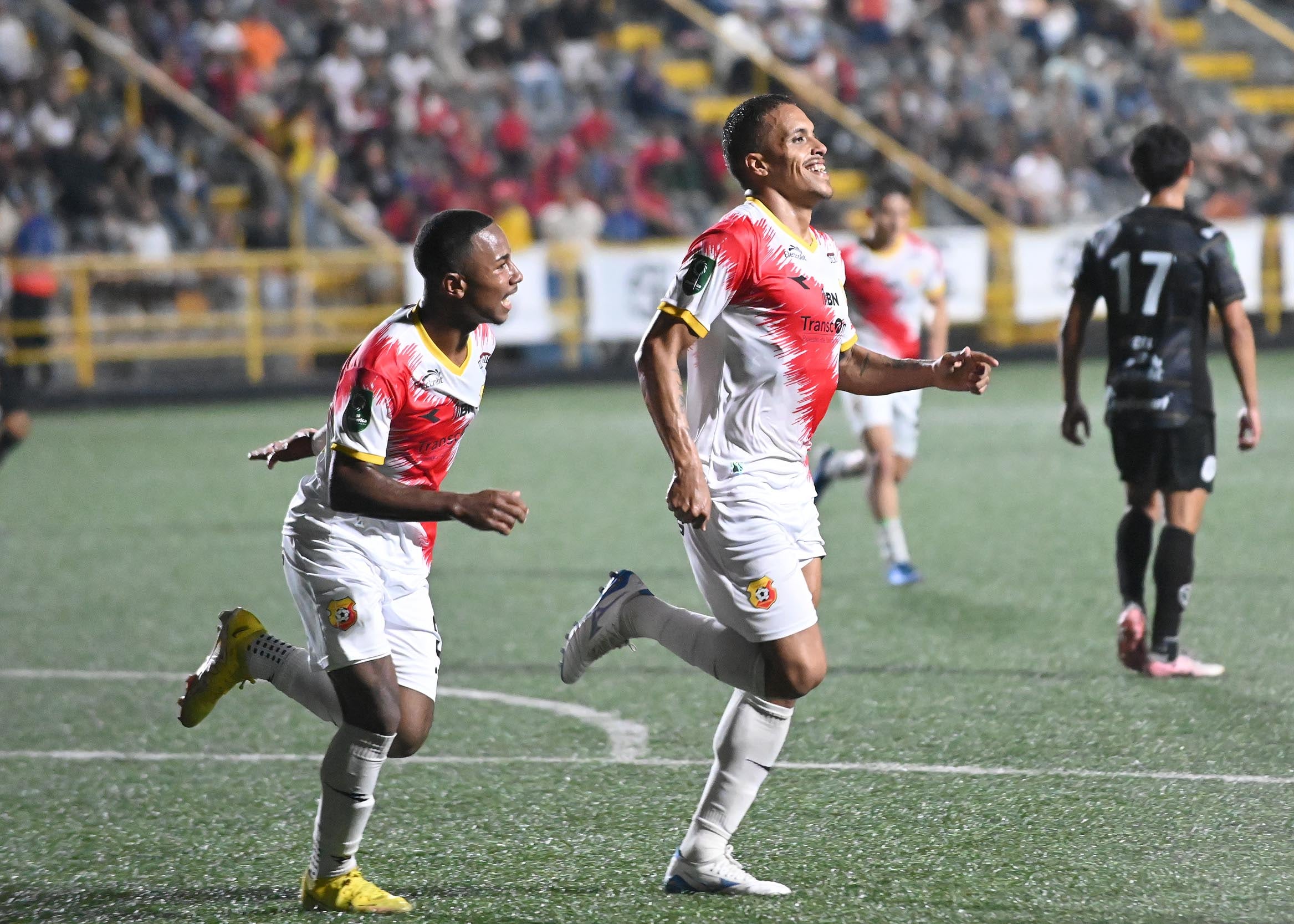 16 de marzo del 2025. Estadio Ernesto Rorhmoser de Pavas. Jornada 13 del Torneo de Clausura 2025 del Campeonato Nacional de Futbol de Primera División. El Sporting F.C. se enfrenta al Club Sport Herediano (CSH) en juego pactado para las 6 p.m. En la foto: Foto: Albert Marín para la Nación.