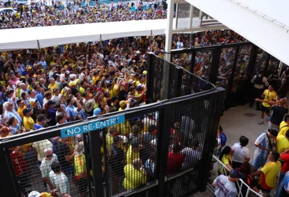 Varios incidentes se dieron previo al inicio del juego entre Argentina y Colombia, por la final de la Copa América.