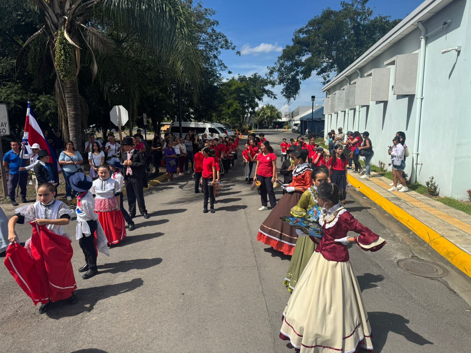 En el Hospital de Alajuela hubo desfile de faroles