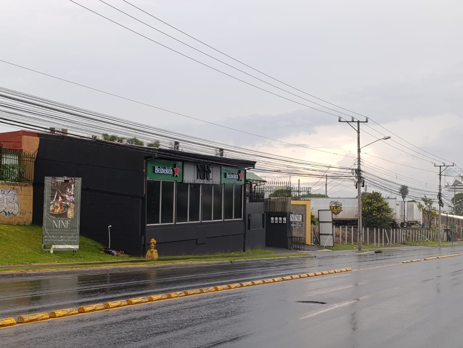 Sitio se ubica en la principal entre Alajuela y Heredia.