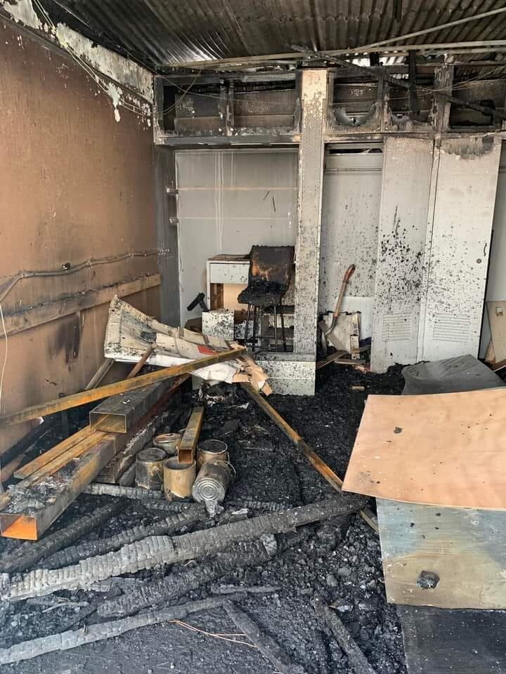 El emprendimiento de hamburguesas de cuatro pulseadores ticos se quemó totalmente el año pasado en un incendio. A pesar de que tuvieron que renunciar al sueño del negocito, pronto se levantaron y volvieron a emprender