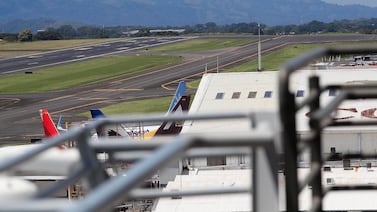 Controladores del Juan Santamaría posponen huelga para reunirse con autoridades del MOPT