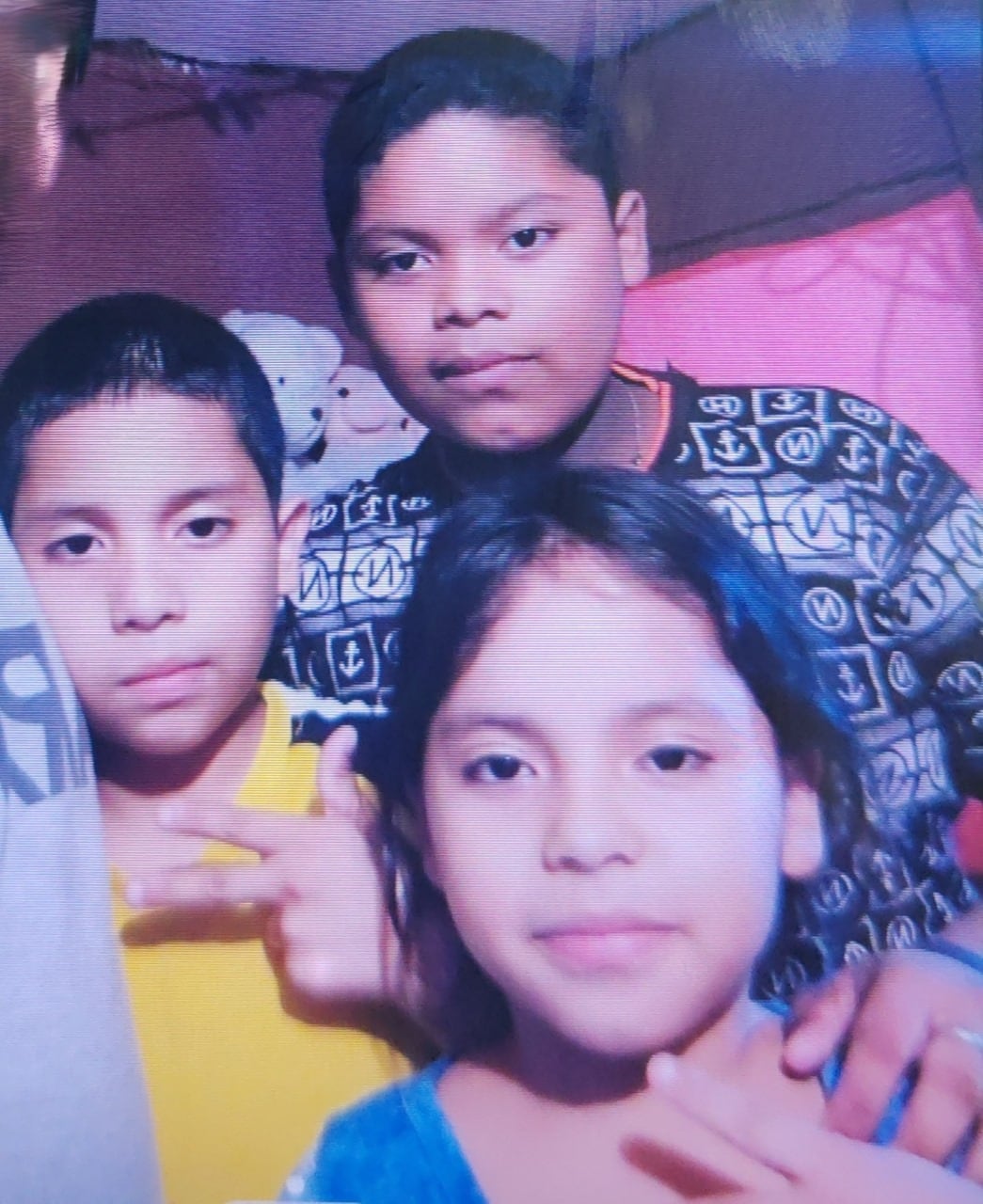 Los tres hermanitos fueron vistos por última vez este viernes.