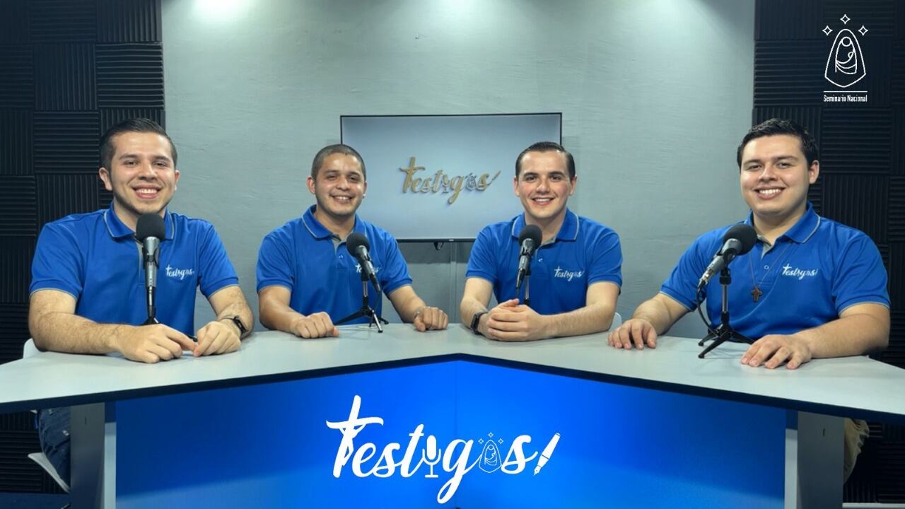 Un programa de radio dirigido por jóvenes seminaristas se ha convertido en la voz que lidera la escucha atenta al llamado de Dios y que incluso ya llegó a ser escuchado en las cárceles. En la foto, de izquierda a derecha: Jorge Jiménez, Kevin Vargas, Andrés Rojas, Carlos Barboza