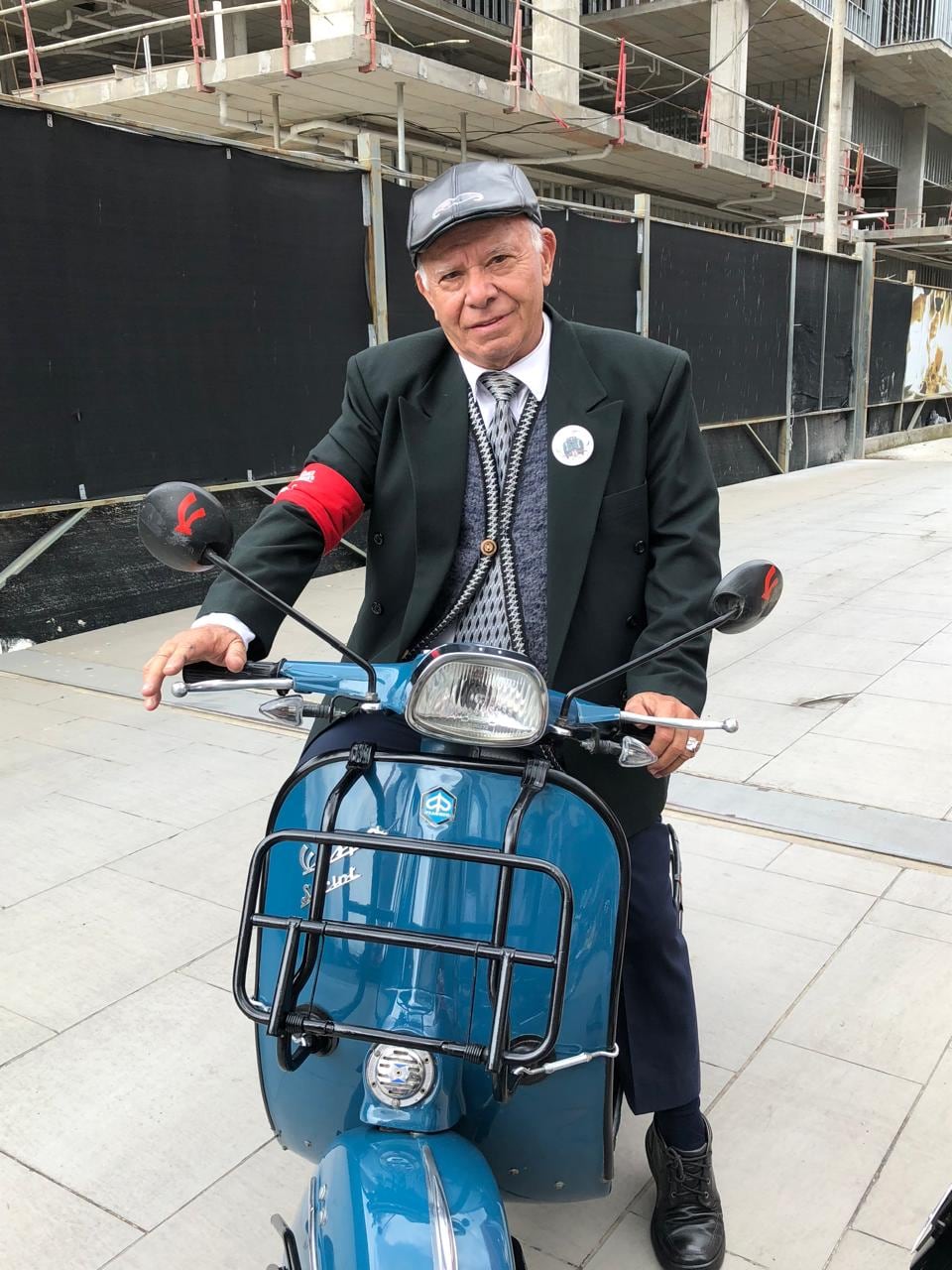 Don Alciony Bonilla se enamoró de las Vespa cuando era un colegial y, casi siete décadas después, asegura que morirá con la misma ilusión con la que se montó por primera vez en una.