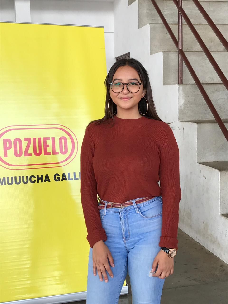 Talleres que da Pozuelo incentivan a los colegiales empresarios de mañana. En la foto Stephanie Sánchez, estudiante de 16 años vecina de Guararí de Heredia.