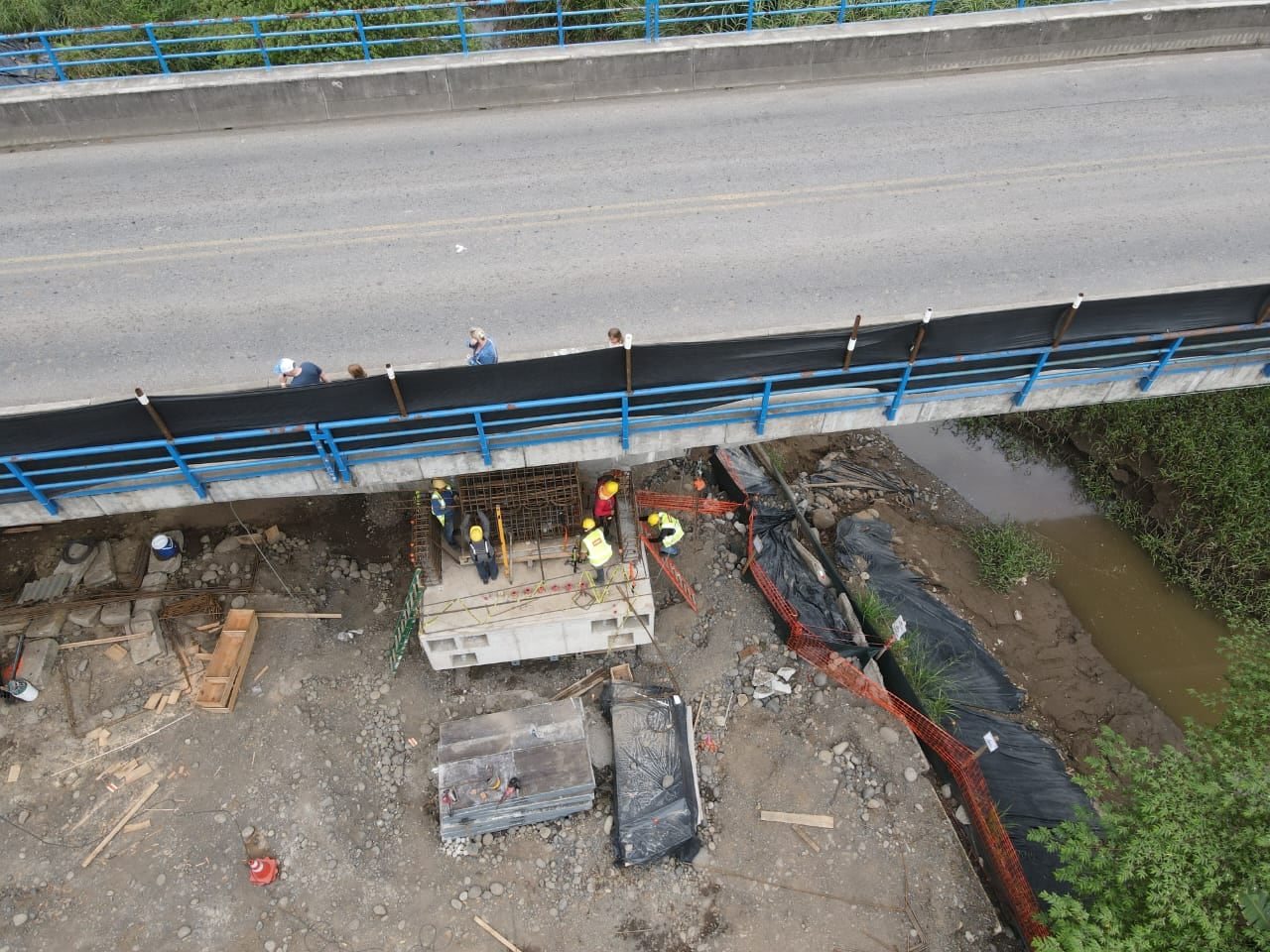 MOPT realiza obras en puente sobre río Tárcoles