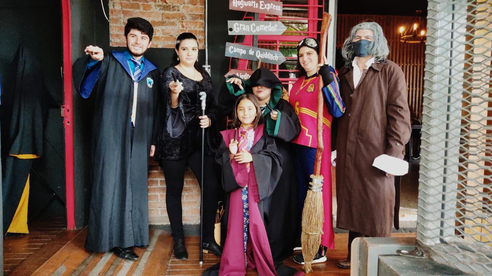 Catalina Omacell Salguero y Jonathan Rodríguez Artavia, son los magos detrás del nuevo restaurante llamado Mandrágora, que se abrió en barrio Escalante y está ambientado en el mundo del mago Harry Potter