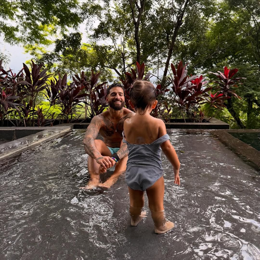 La hija de Maluma, París de un año, disfruta de Costa Rica junto a su papá.