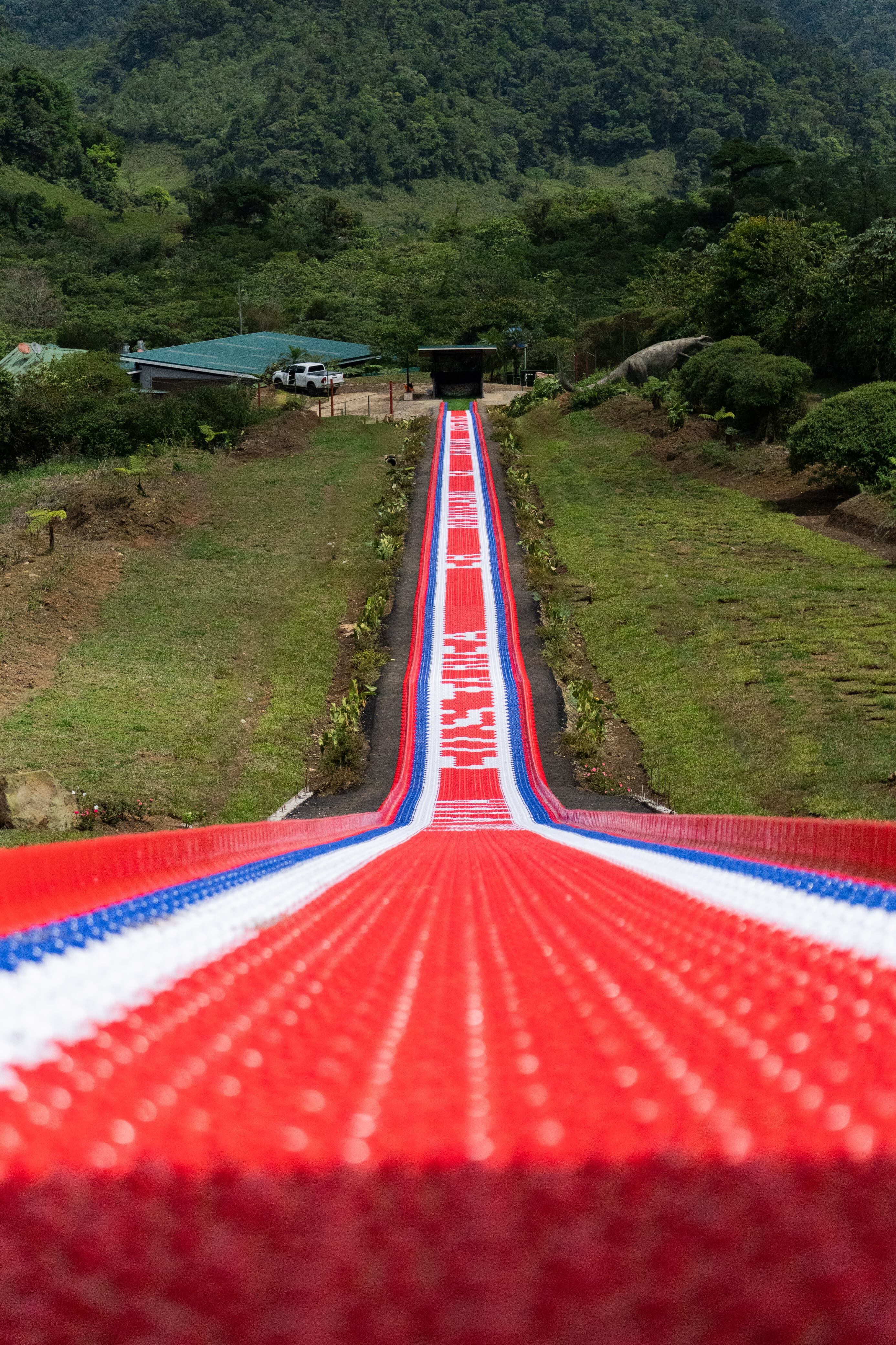 El tobogán más grande de Centroamérica está en Costa Rica y desafía a los más valientes.