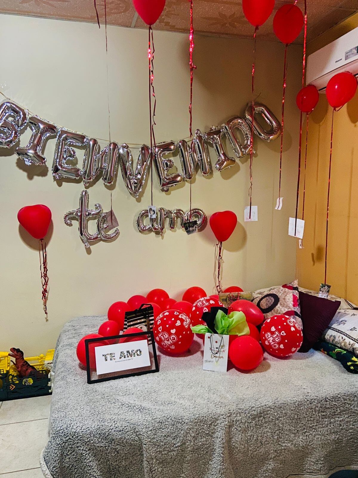 Yennifer Herrera y Santiago, pareja e hijo de Luis Paradela. Cortesía.