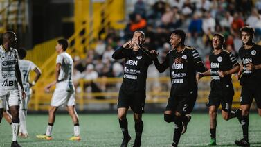 Sporting hizo respetar su casa y derrotó a Liberia con drama incluido