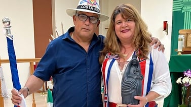 Matrimonio tico relata como la Virgen de los Ángeles los ha protegido en Estados Unidos