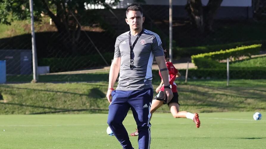 Edgar Rodríguez se sumó a los trabajos de la Selección Femenina. Prensa Fedefútbol.