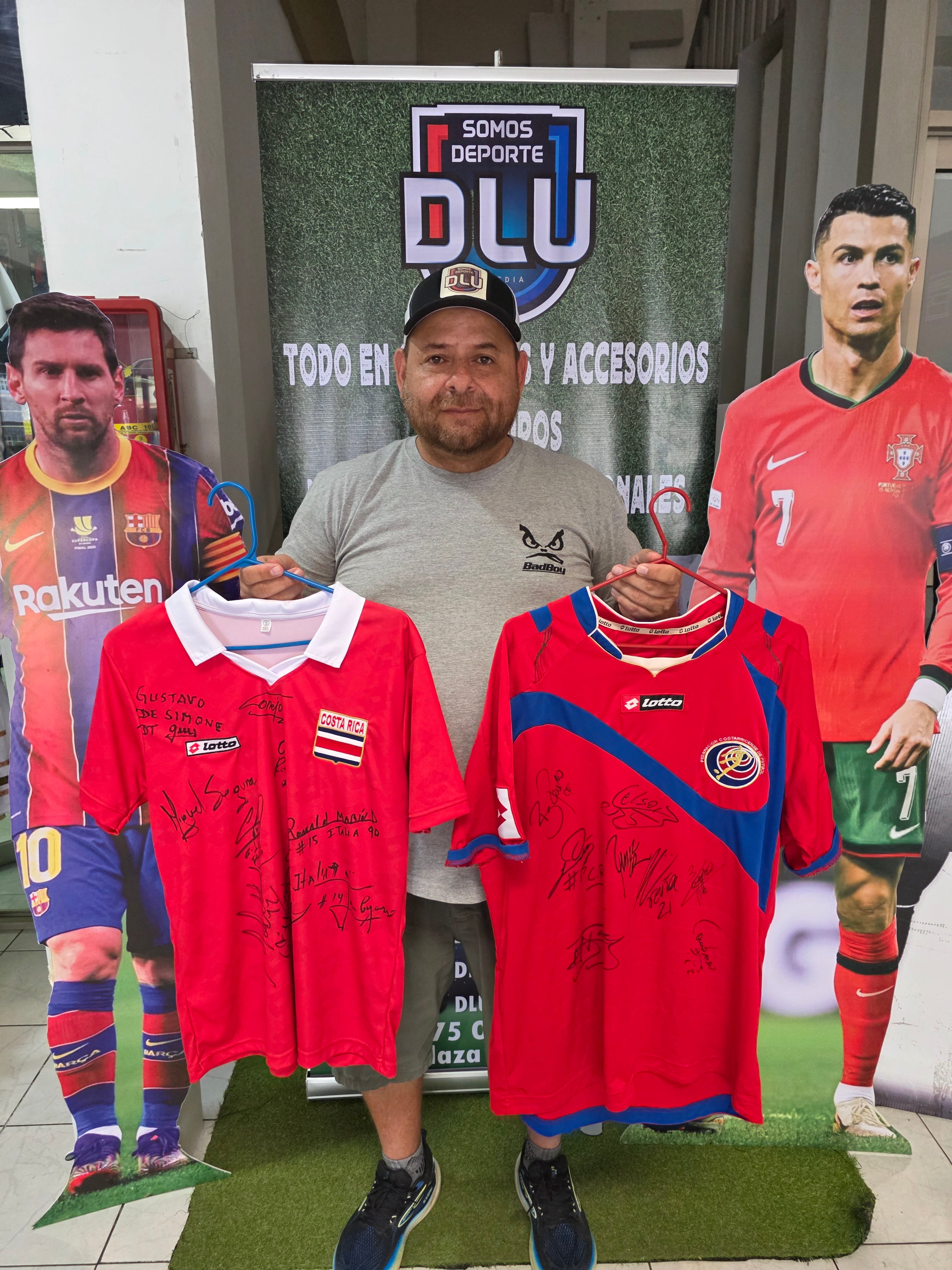 मारियो पिझारो, फुटबॉल चाहता जो ५० हून अधिक खेळाडूंच्या स्वाक्षऱ्या गोळा करतो