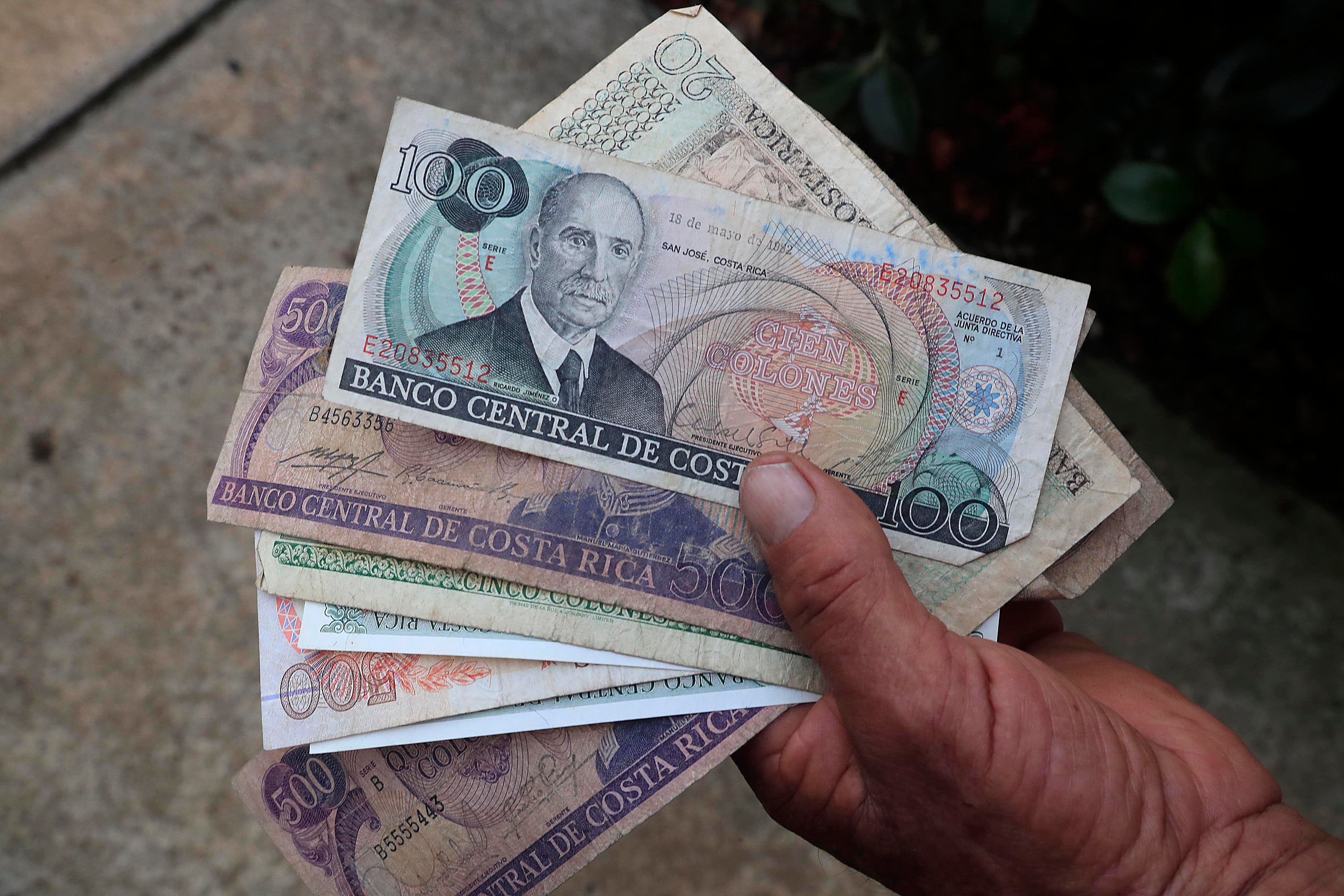 03/04/2024     Billetes y monedas que ya no circulan en Costa Rica. Se trata de monedas de 5,10, 25 y 50 céntimos, así como de uno y dos colones; además, billetes de 5,10,20, 100y 500 colones, monedas y billetes que dejaron de circular desde hace algunos años. Foto: Rafael Pacheco Granados