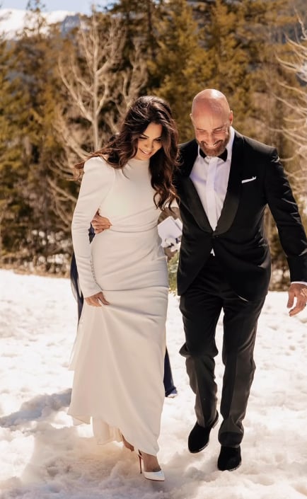 लिंडा डायझ आणि तिचा पती अँथनी अल्फोन्सो ज्यांच्याशी तिने एप्रिल 2022 मध्ये लग्न केले.