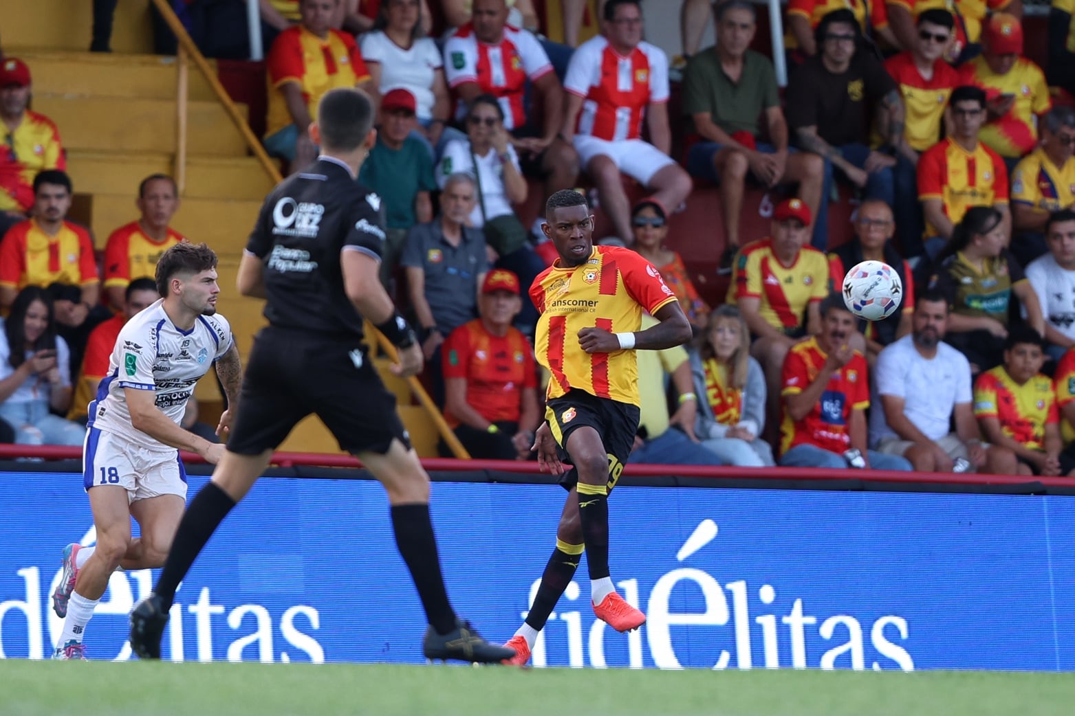 05/09/2026/ Juego entre Club Sport Herediano vs Municipal Pérez Zeledón por la jornada siete del torneo apertura de la Liga Promerica en el estadio Carlos Alvarado / foto John Durán