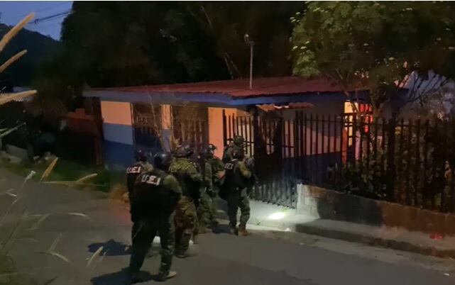 Los detenidos cayeron por medio de varios allanamientos. Foto OIJ.