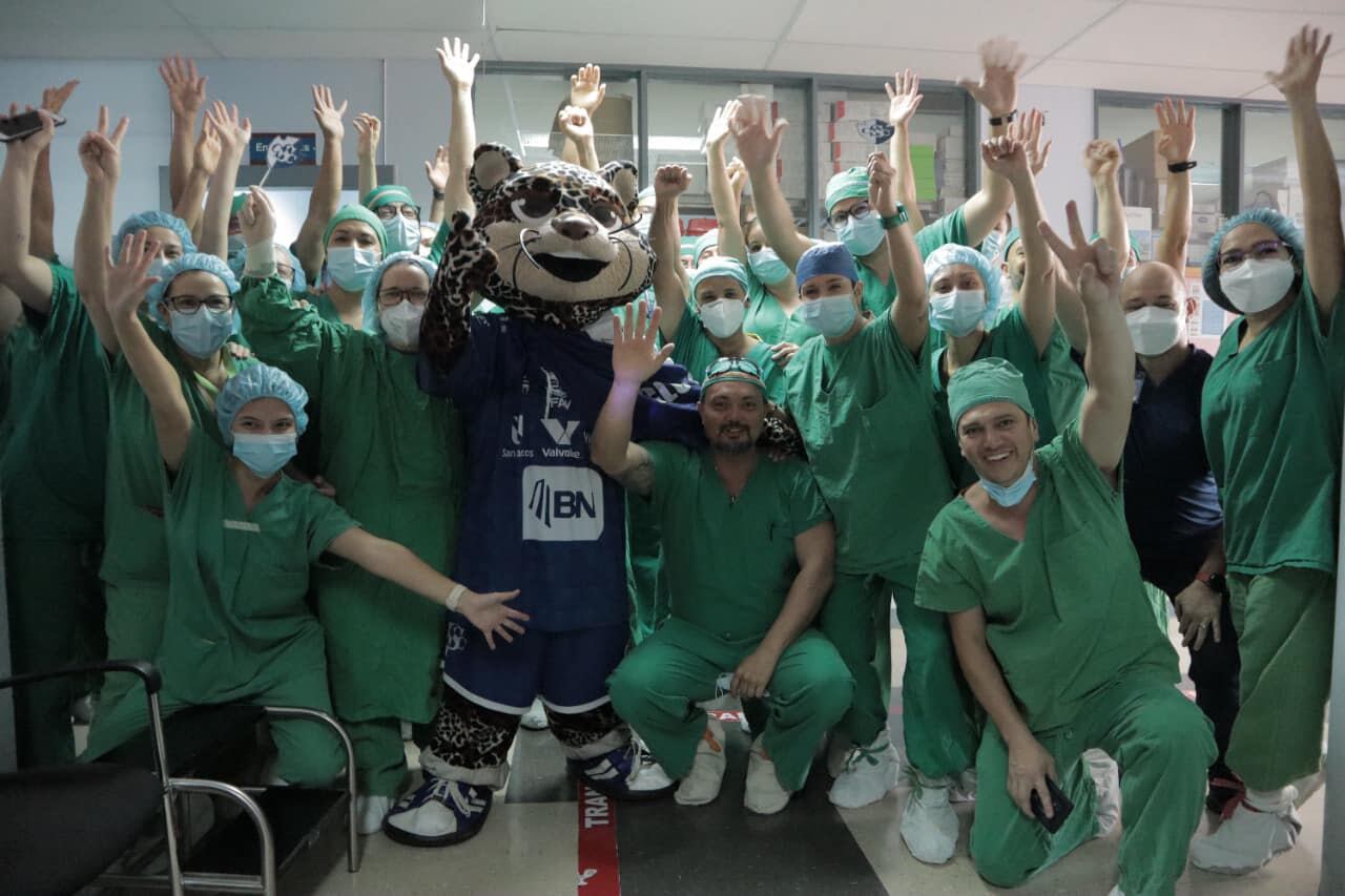 Pacientes del Max Peralta apoyaron al Cartaginés antes del juego contra Alajuelense. Facebook.