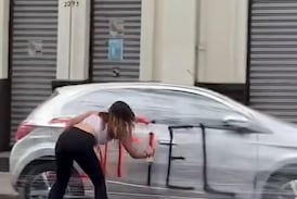 Mujer descubre infidelidad y lo que hizo contra el carro de su novio se volvió viral