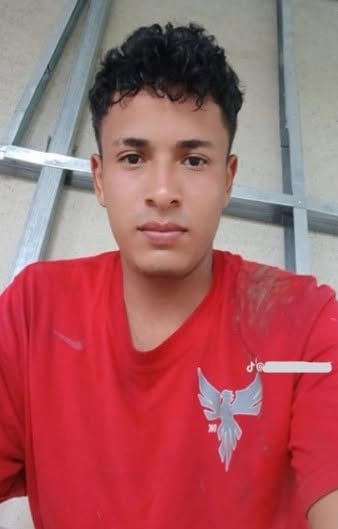 Abraham Ríos Arias, de 28 años, pescador que sobrevivió una semana desaparecido en alta mar en el Pacífico. Foto: Tomada de redes sociales