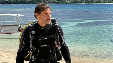 Costarricense dejó su trabajo en un call center y ahora le enseña a bucear a los millonarios del mundo