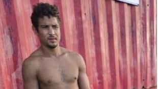 Este hombre es requerido por el OIJ ya que es sospechoso de asesinar a un ciudadano chileno en una playa de Osa, Puntarenas.