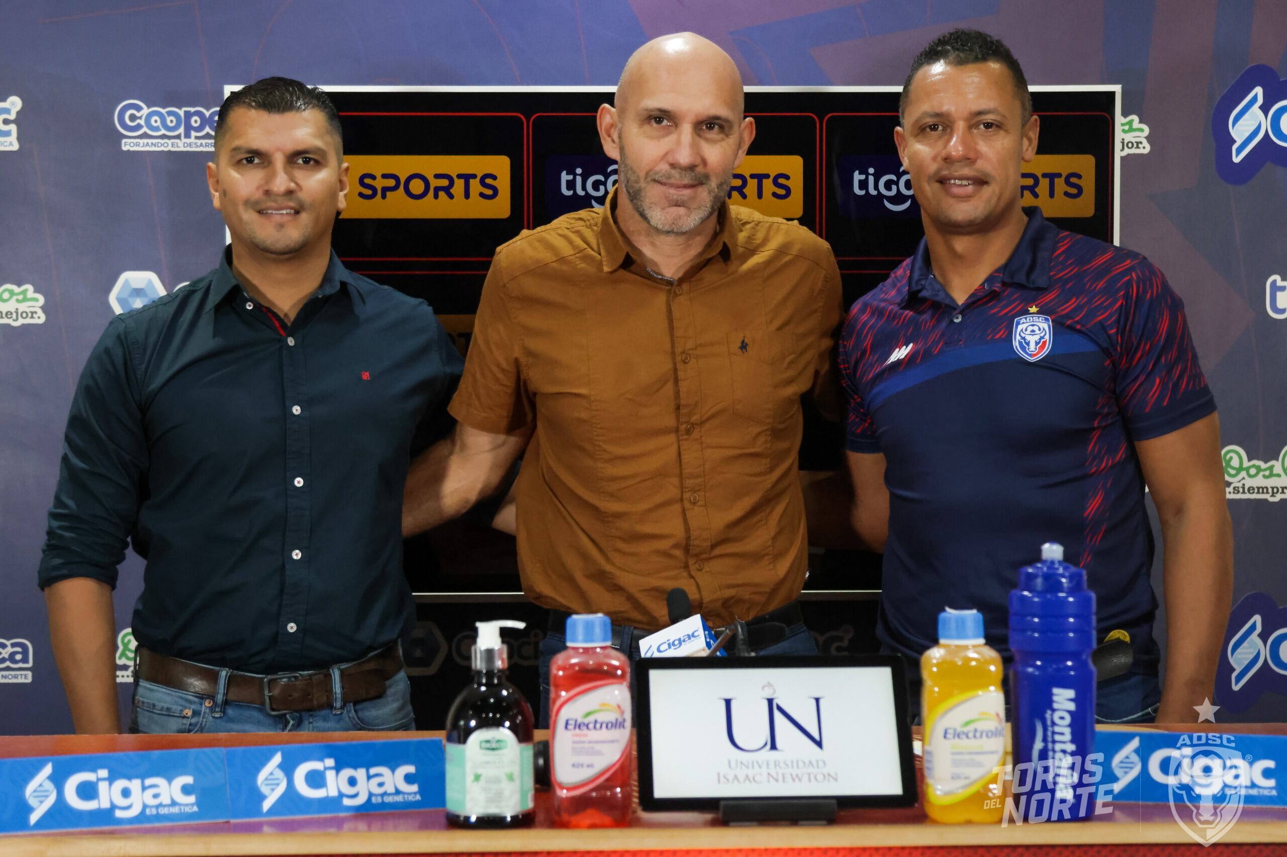 Luis Marín los buenos resultados le permitieron seguir en el cargo por cuatro temporada más. Foto: Prensa San Carlos.