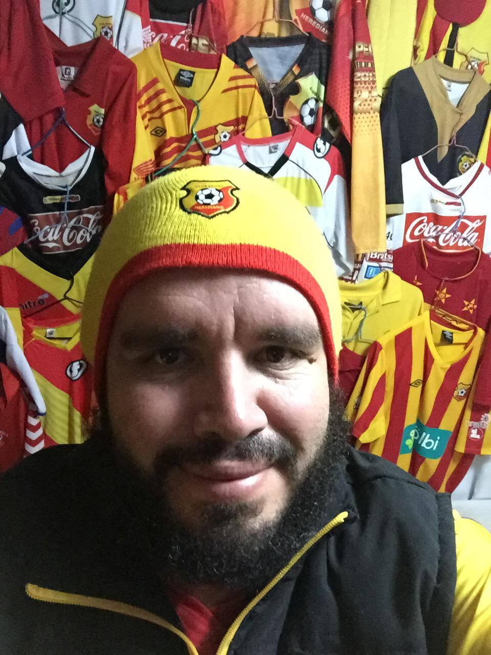 Arturo Alvarez, fiebre de Herediano, puso una foto diferente del 4 de marzo al 12 de junio para festejar centenario del Herediano