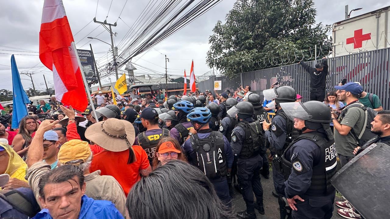Marcha frente a Casa Presidencial