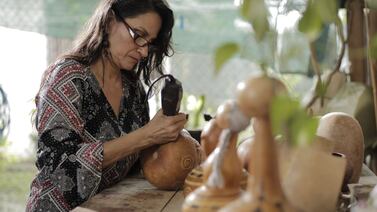 Sangre nicoyana inspiró a señora a crear “imperio de artesanías” que se venden por el mundo