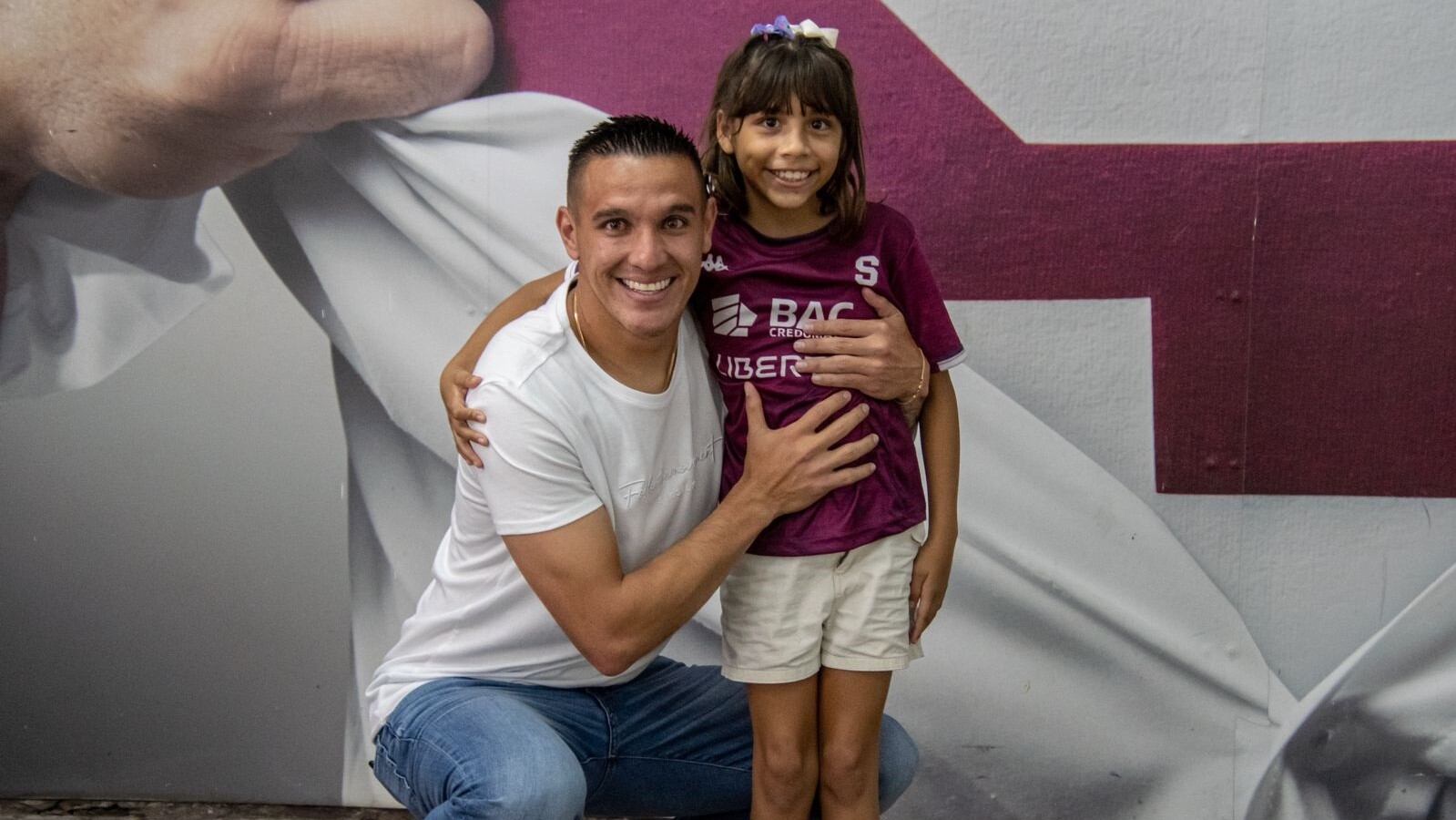 Alondra Quirós es una niña de 9 años que cumplió un sueño: ir al estadio y conocer a los jugadores del Saprissa. Prensa Saprissa.