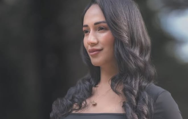 Debbie Soto, entrenadora personal, está a pocos días de tener a su hija Isabella en brazos.